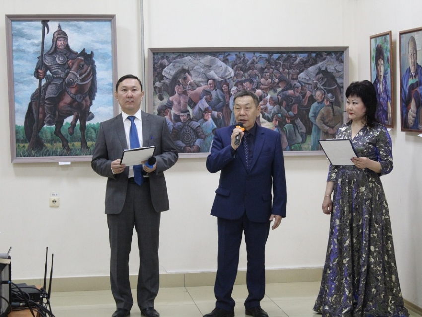 «Весенний вернисаж - Рисунок на Ононе»: в Агинском национальном музее открылась новая выставка  